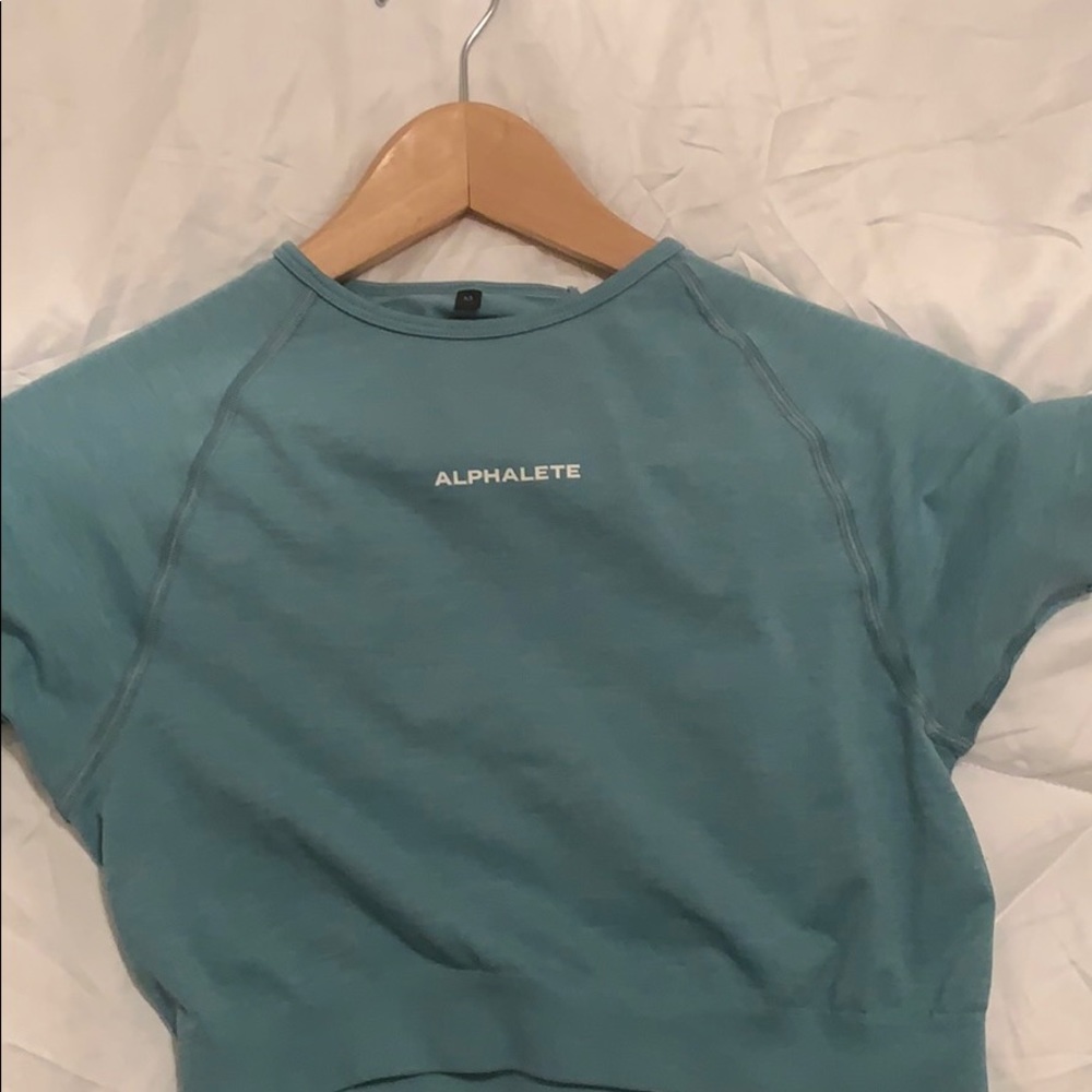 Alphalete amplify crop top